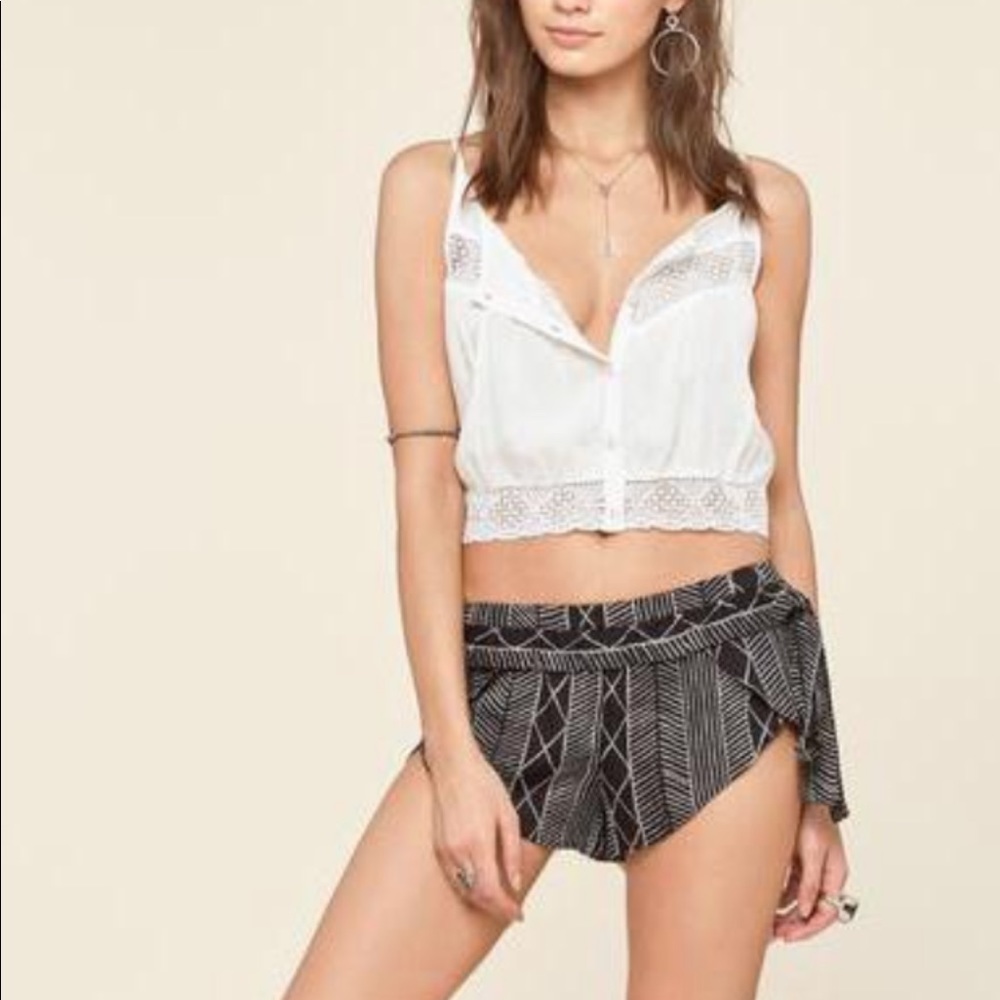 LIKE NEW Amuse society coyote shorts